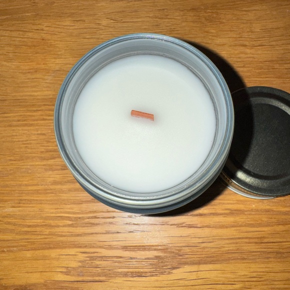 Black Cedar Crackling Wood Wick Candle - Picture 6 of 8